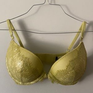 Victoria’s Secret Very Sexy Push Up Bra 32DD